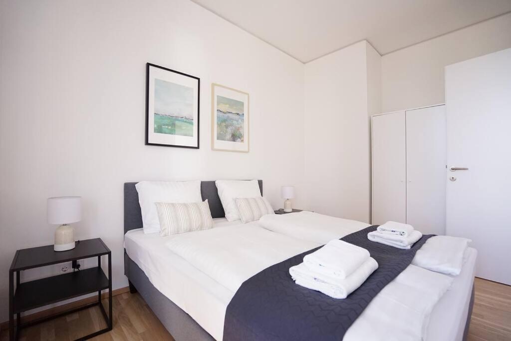 The High-Rise Condo With Pool Vienna Luaran gambar